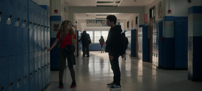 Vans Sneakers in Stargirl S03E03 Frenemies – Chapter Three The Blackmail (1)