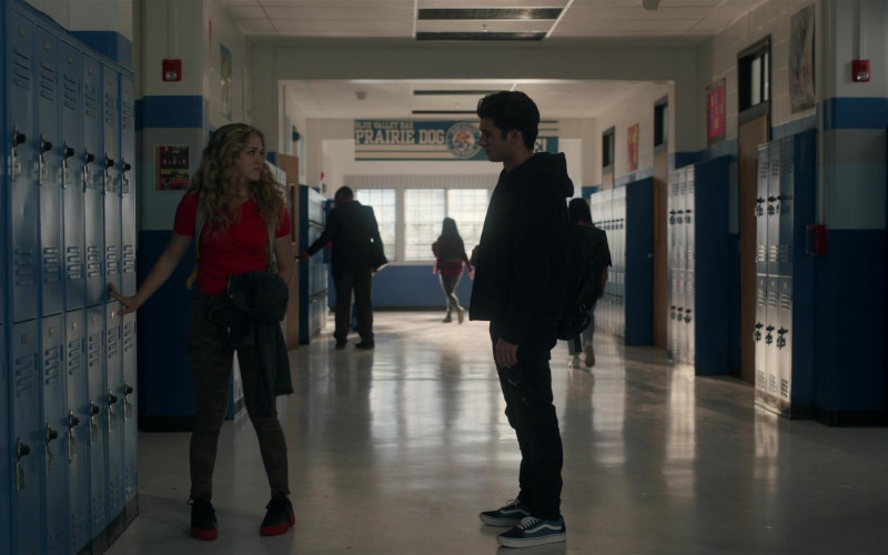 Vans Sneakers in Stargirl S03E03 Frenemies – Chapter Three The Blackmail (1)