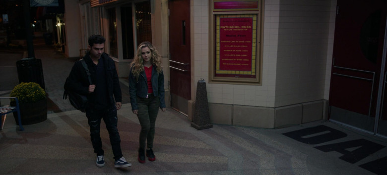 Vans Sneakers in Stargirl S03E03 Frenemies – Chapter Three The Blackmail (2)