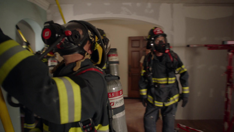 3M Scott SCBA in 9-1-1 S06E05 Home Invasion (1)