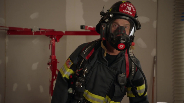 3M Scott SCBA in 9-1-1 S06E05 Home Invasion (2)