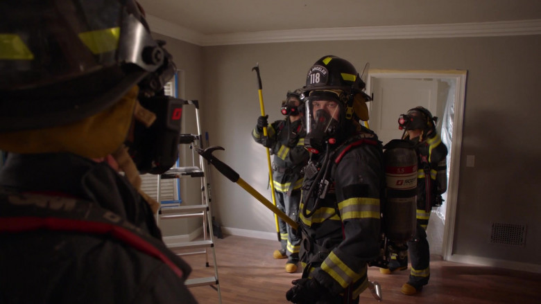 3M Scott SCBA in 9-1-1 S06E05 Home Invasion (3)