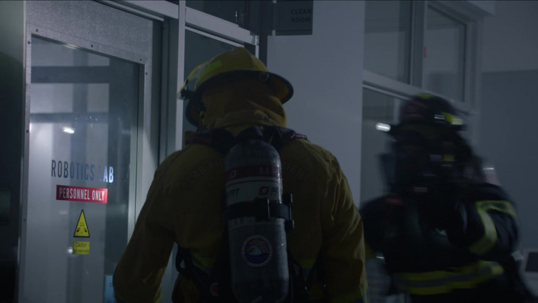 3M Scott SCBA in 9-1-1 S06E06 Tomorrow (2)