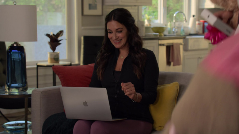 Apple MacBook Air Laptop in Big Shot S02E08 Prom! (1)