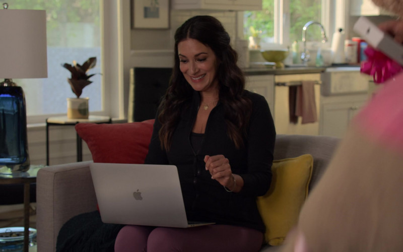 Apple MacBook Air Laptop in Big Shot S02E08 Prom! (1)