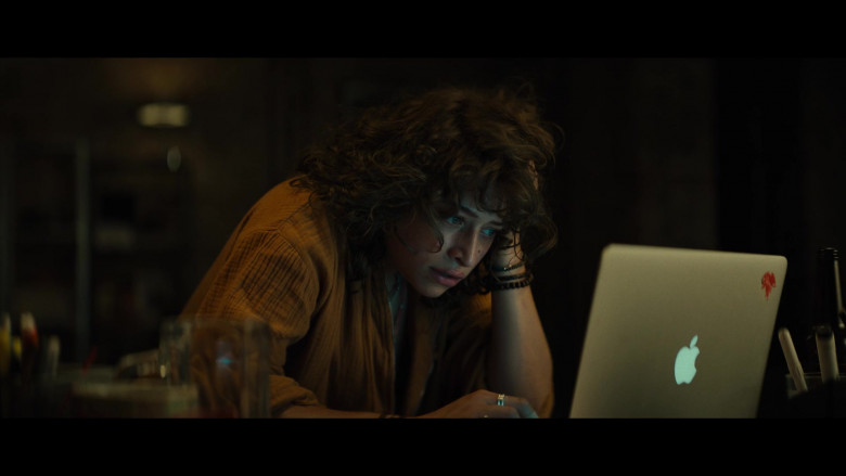 Apple MacBook Laptop Used by Odessa A’zion as Riley in Hellraiser (2022)