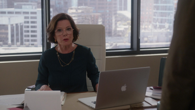 Apple MacBook Laptop in So Help Me Todd S01E03 Second Second Chance (2022)