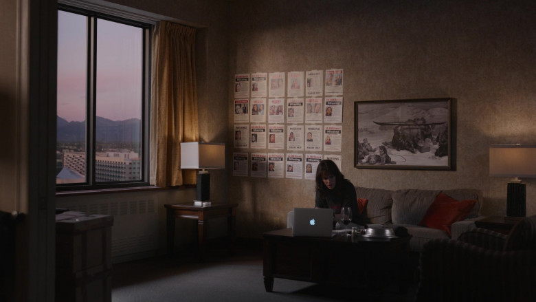 Apple MacBook Laptop of Hilary Swank as Eileen Fitzgerald in Alaska Daily S01E01 Pilot (3)
