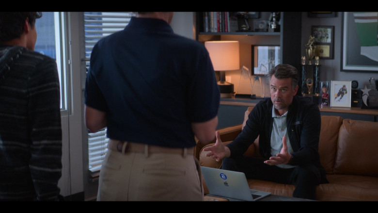 Apple MacBook Laptop of Josh Duhamel as Colin Cole in The Mighty Ducks Game Changers S02E03 Coach Classic (2)