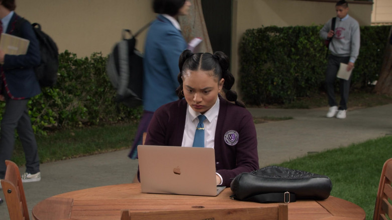 Apple MacBook Laptops in Big Shot S02E09 Parent Trap (1)