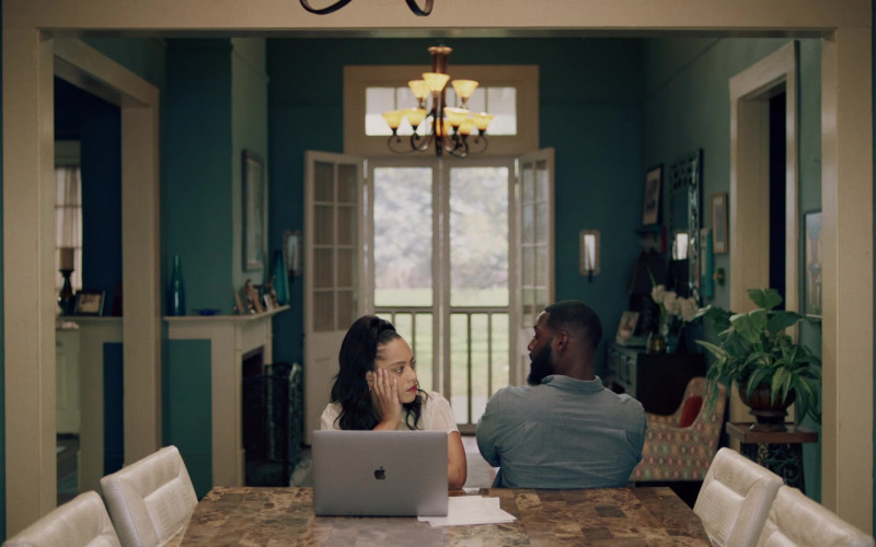 Apple MacBook Laptops in Queen Sugar S07E05 With a Kind of (1)