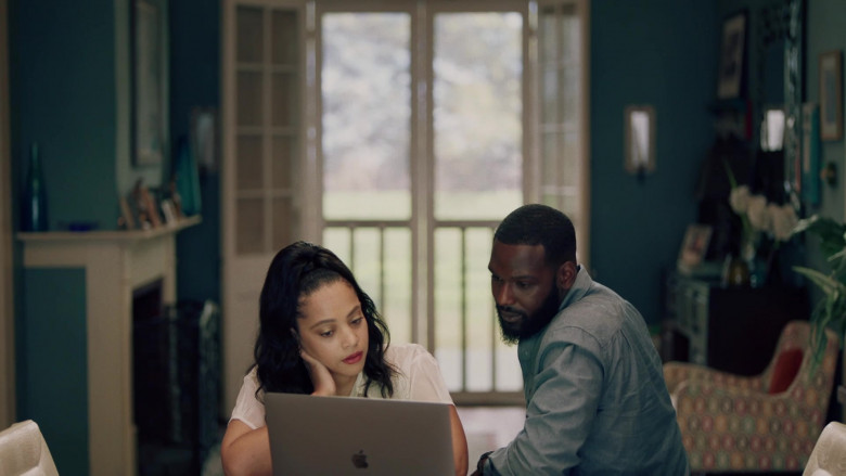 Apple MacBook Laptops in Queen Sugar S07E05 With a Kind of (2)