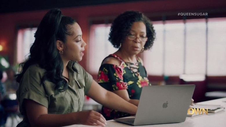 Apple MacBook Laptops in Queen Sugar S07E06 Soothing Electric Vibration (2)