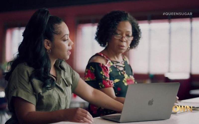Apple MacBook Laptops in Queen Sugar S07E06 Soothing Electric Vibration (2)
