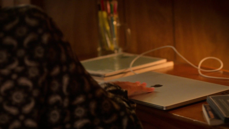 Apple MacBook Laptops in Step Up High Water S03E02 Ain't Gon' Let Up (2)