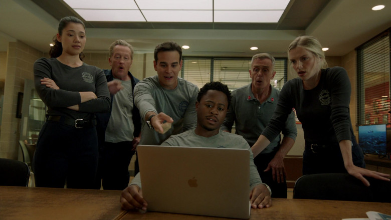 Apple MacBook Pro Laptop in Chicago Fire S11E04 The Center of the Universe (2022)