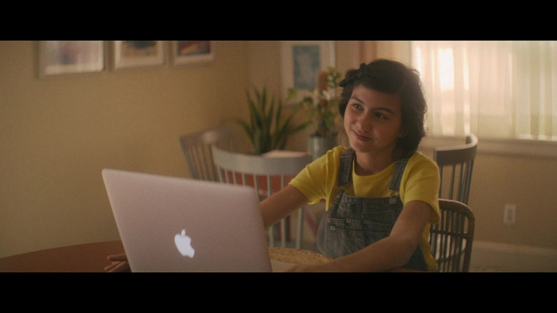 Apple MacBook Pro Laptop in Let the Right One In S01E01 Anything for Blood (2022)