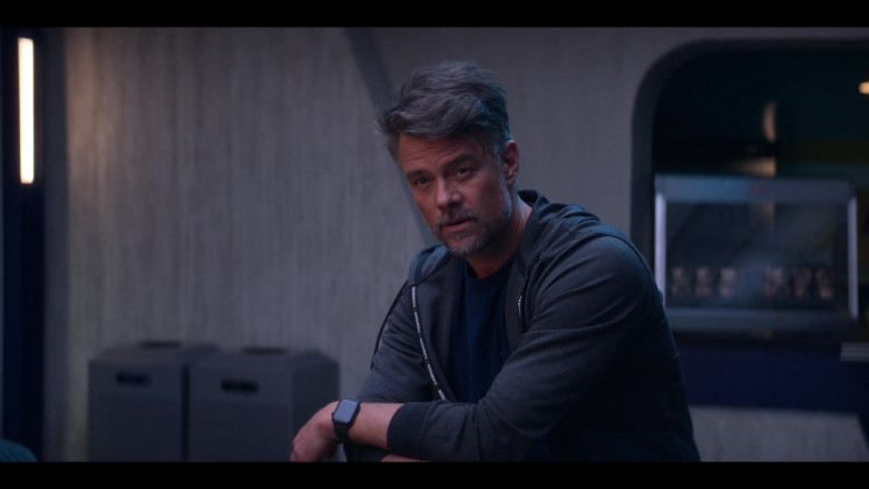 Apple Watch of Josh Duhamel as Colin Cole in The Mighty Ducks Game Changers S02E03