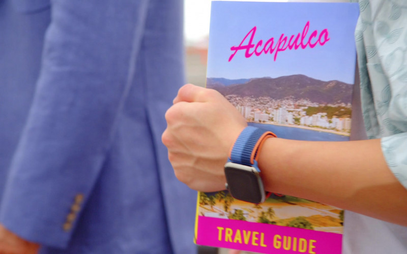 Apple Watch of Raphael Alejandro as Hugo in Acapulco S02E01 Break My Stride (2022)
