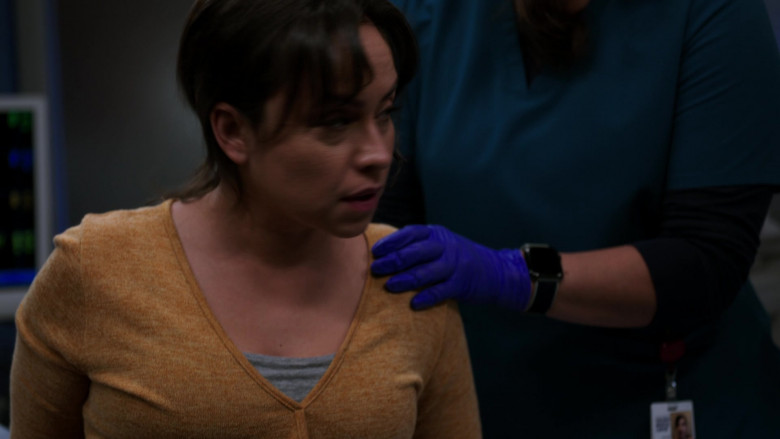 Apple Watches in Chicago Med S08E04 The Apple Doesn't Fall Far from the Teacher (1)