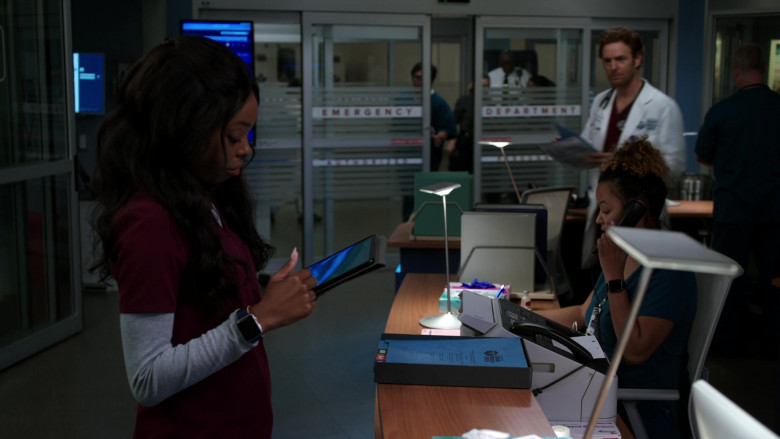 Apple Watches in Chicago Med S08E04 The Apple Doesn't Fall Far from the Teacher (2)