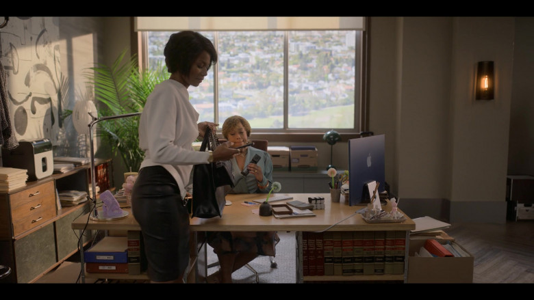 Apple iMac Computer in Reasonable Doubt S01E03 99 Problems (2022)