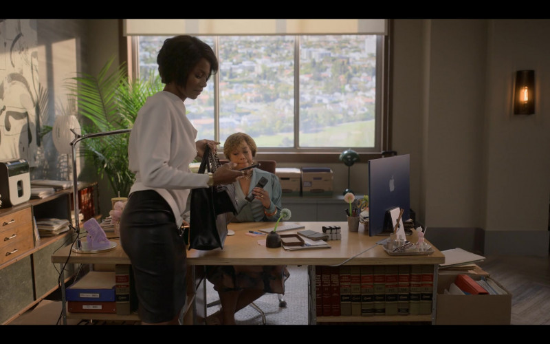 Apple iMac Computer in Reasonable Doubt S01E03 99 Problems (2022)