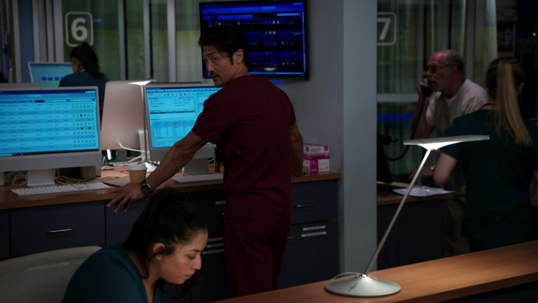 Apple iMac Computers in Chicago Med S08E03 Winning the Battle, but Still Losing the War (3)