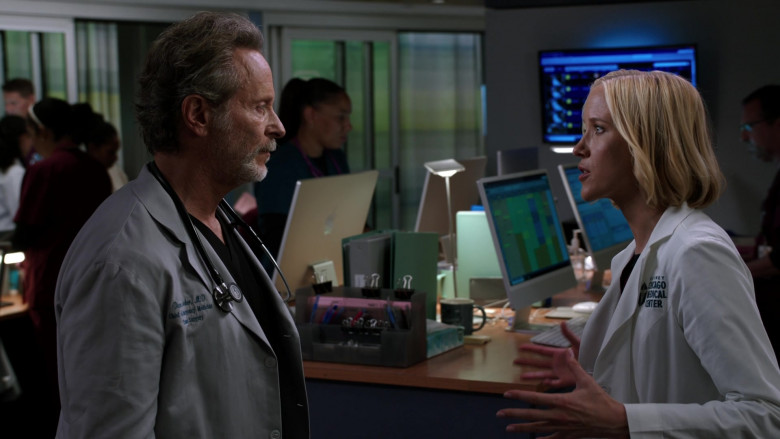 Apple iMac Computers in Chicago Med S08E04 The Apple Doesn't Fall Far from the Teacher (4)