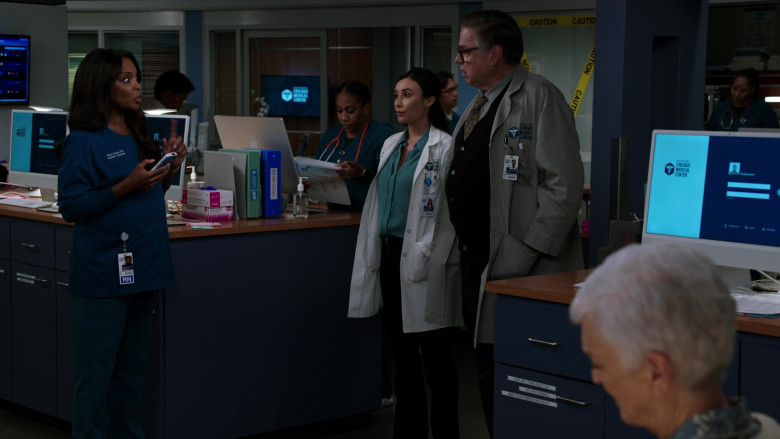 Apple iMac Computers in Chicago Med S08E05 Yep, This Is the World We Live In (10)