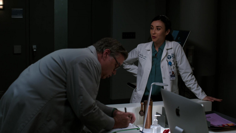 Apple iMac Computers in Chicago Med S08E05 Yep, This Is the World We Live In (12)