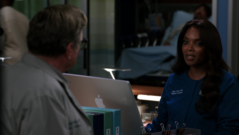 Apple iMac Computers in Chicago Med S08E05 Yep, This Is the World We Live In (8)