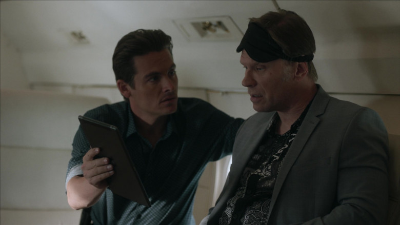 Apple iPad Tablets in The Rookie Feds S01E02 Face Off (2)
