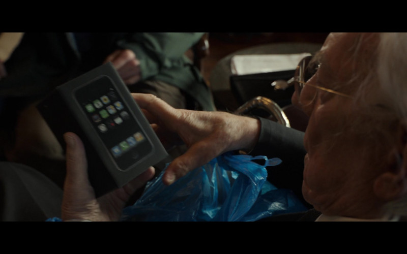 Apple iPhone Smartphone Held by Donald Sutherland as Mr. Harrigan in Mr. Harrigan's Phone (1)