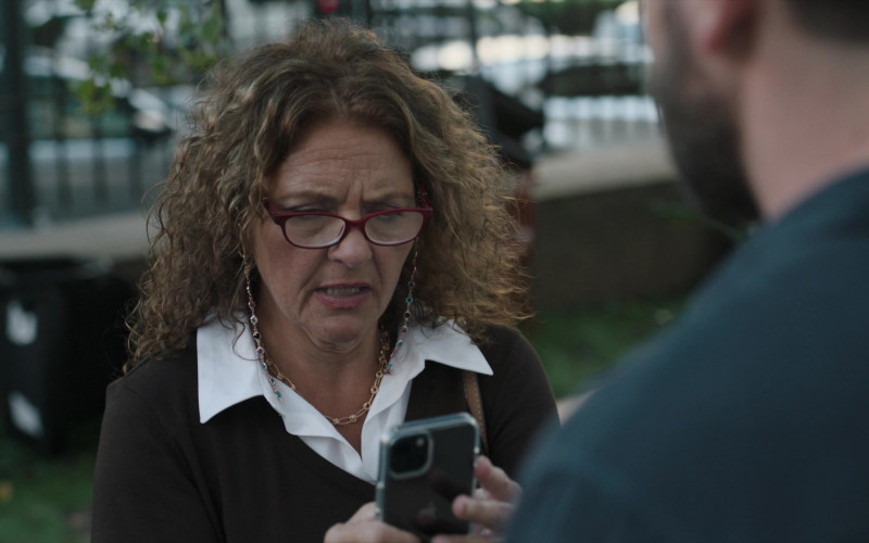 Apple iPhone Smartphone of Aida Turturro as Callie Cruz in New Amsterdam S05E06 Give Me a Sign (2022)