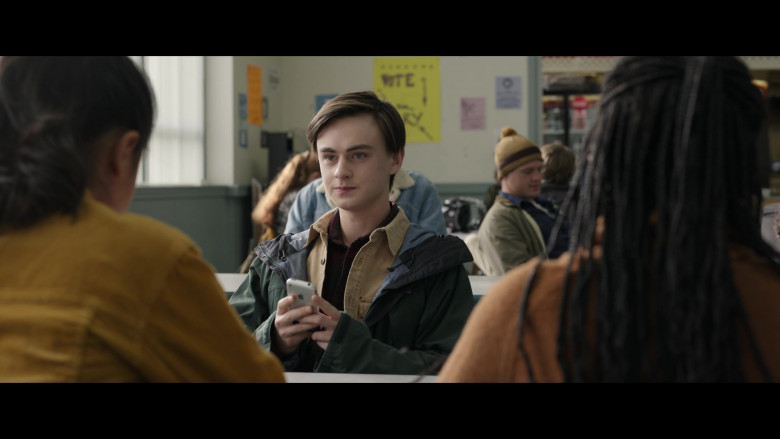 Apple iPhone Smartphone of Jaeden Martell as Craig in Mr. Harrigan's Phone (2)