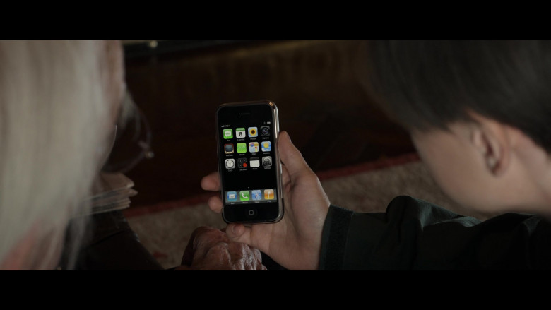 Apple iPhone Smartphone of Jaeden Martell as Craig in Mr. Harrigan's Phone (3)