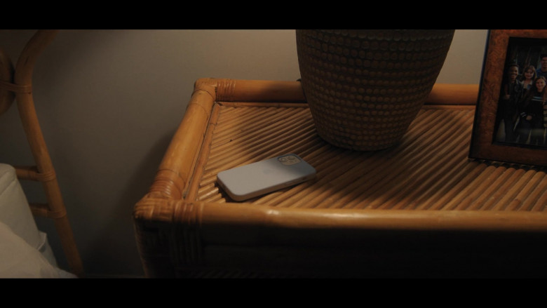 Apple iPhone Smartphone of Naomi Watts as Nora Brannock in The Watcher S01E04 Someone to Watch Over Me (2022)