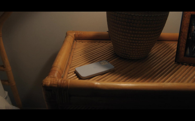 Apple iPhone Smartphone of Naomi Watts as Nora Brannock in The Watcher S01E04 Someone to Watch Over Me (2022)