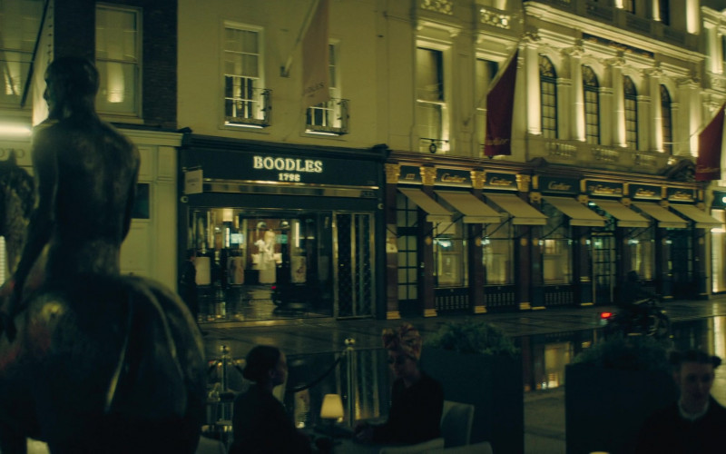 Boodles and Cartier Stores in The Peripheral S01E01 Pilot (2022)
