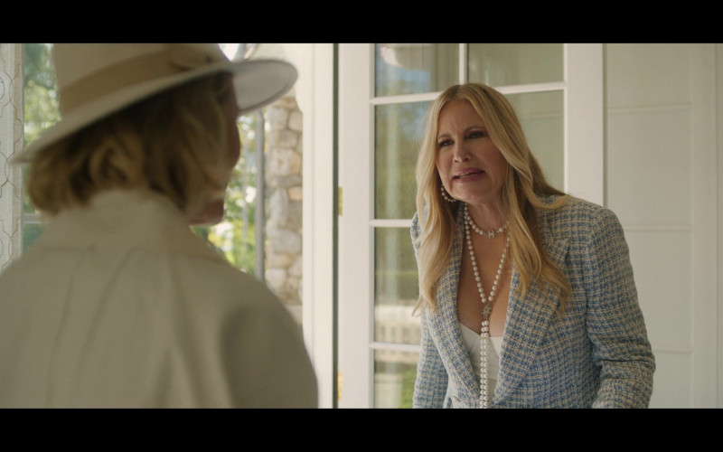 Chanel Pearl Necklace of Jennifer Coolidge as Karen Calhoun in The Watcher S01E01 Welcome, Friends (2022)