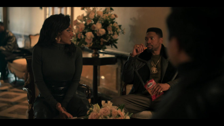 Cheetos Puffed Snacks in Power Book III Raising Kanan S02E10 If Y'Don't Know, Now Y'Know (2)