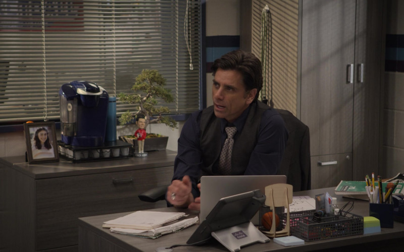 Cisco Phone of John Stamos as Marvyn Korn in Big Shot S02E09 Parent Trap
