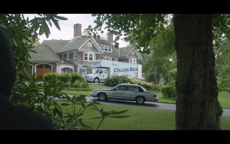Collins Brothers Moving Corporation in The Watcher S01E07 "Haunting" (2022)
