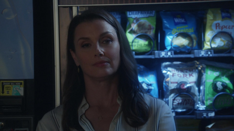 Deep River Snacks and Wise Snacks in Blue Bloods S13E01 Keeping the Faith (2022)