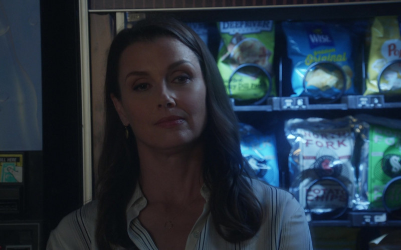 Deep River Snacks, Wise Snacks and North Fork Potato Chips in Blue Bloods S13E01 "Keeping the Faith" (2022)