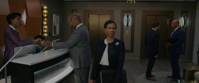 Dell Computer Monitors in The Good Fight S06E07 The End of STR Laurie (3)