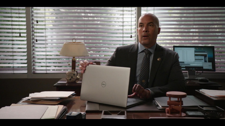 Dell Laptop in Walker S03E04 Wild Horses Couldn't Drag Me Away (1)