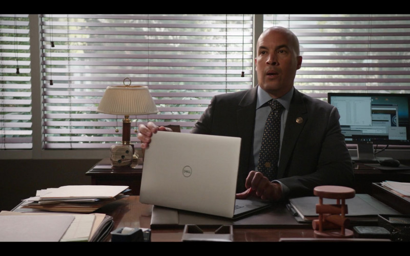Dell Laptop in Walker S03E04 Wild Horses Couldn't Drag Me Away (1)