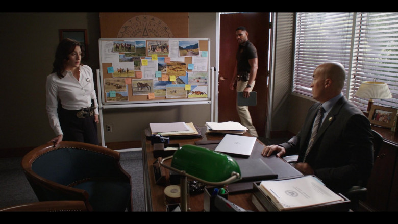 Dell Laptop in Walker S03E04 Wild Horses Couldn't Drag Me Away (2)